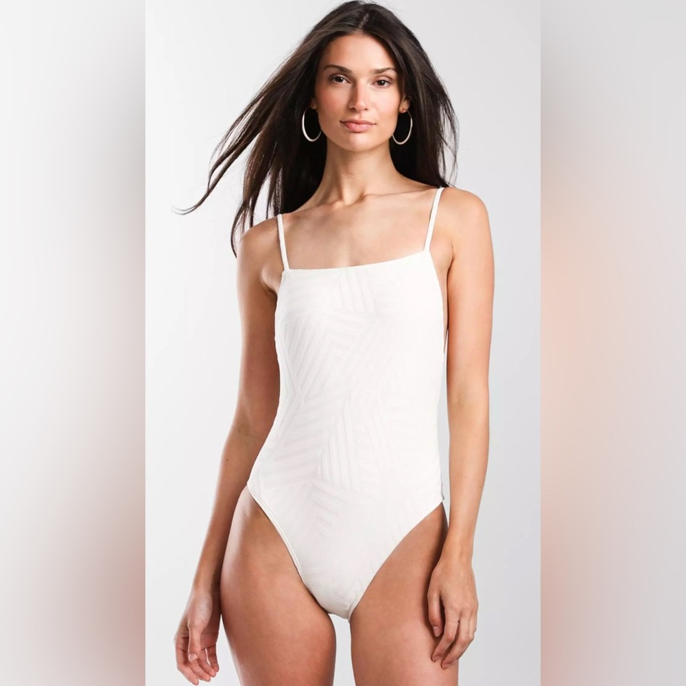 Billabong Peeky Days textured one piece in Salt Crystal. Size Large NWOT